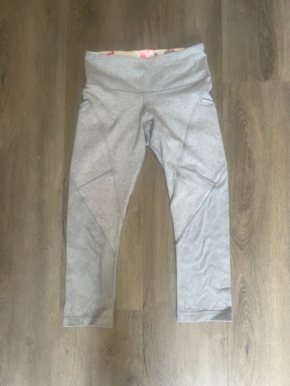 lululemon athletica Women’s ' Light Gray Capri Leggings